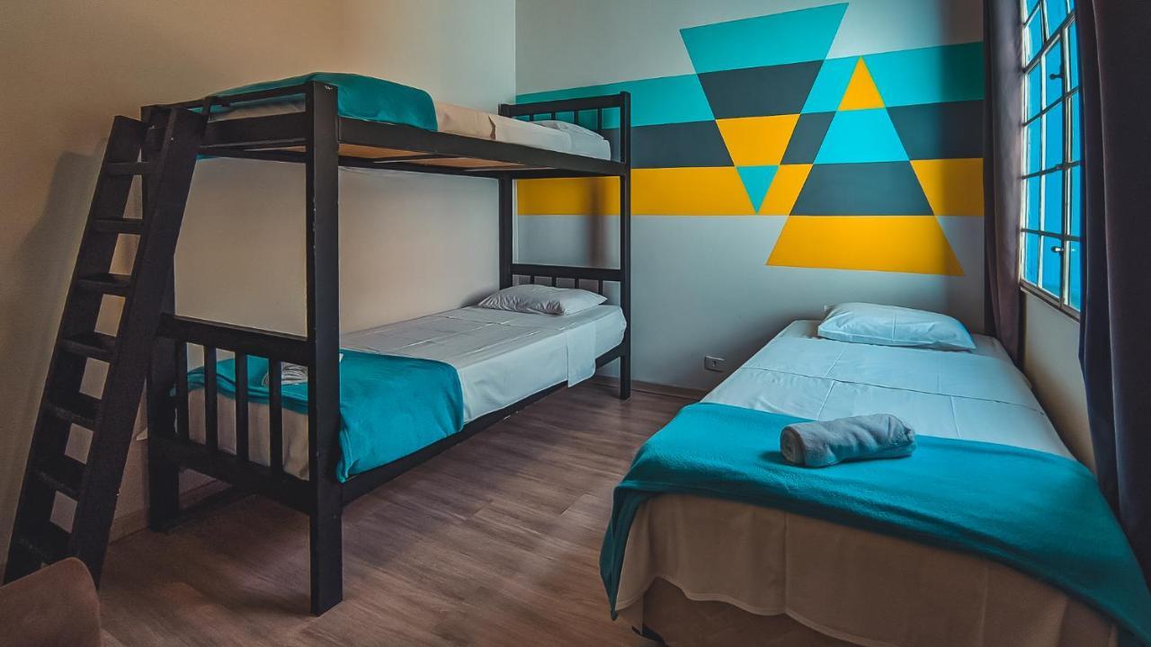Social Hostel Cafe E Bar Κουριτίμπα Εξωτερικό φωτογραφία